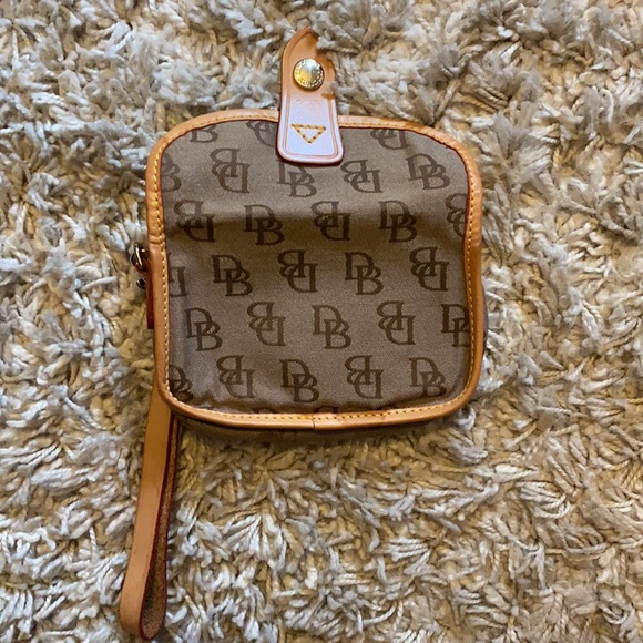 Authentic Dooney & Bourke Wristlet - Picture 8 of 8